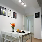 Lägenhet Gabi - Chic With Parking Close To Veranda Mall *