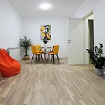 Gabi - Chic With Parking Close To Veranda Mall Apartman Bukarest