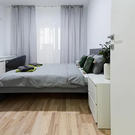 Gabi - Chic With Parking Close To Veranda Mall Bukareszt