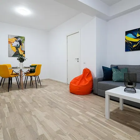 Gabi - Chic With Parking Close To Veranda Mall * 부쿠레슈티