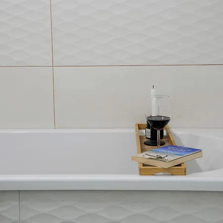 Apartament Gabi - Chic With Parking Close To Veranda Mall