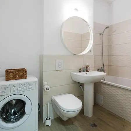 Gabi - Chic With Parking Close To Veranda Mall * Bucureşti