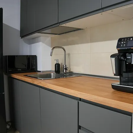 Gabi - Chic With Parking Close To Veranda Mall Apartament *