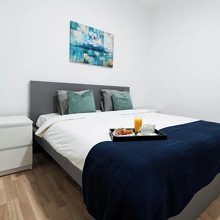 Gabi - Chic With Parking Close To Veranda Mall Bucureşti