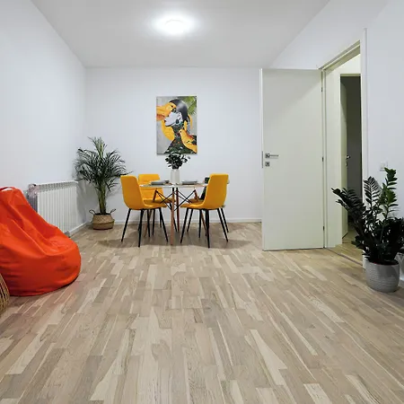 Gabi - Chic With Parking Close To Veranda Mall Daire Bükreş