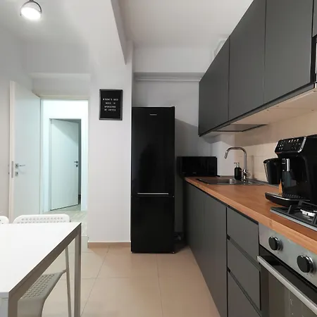 Gabi - Chic With Parking Close To Veranda Mall * Bucureşti